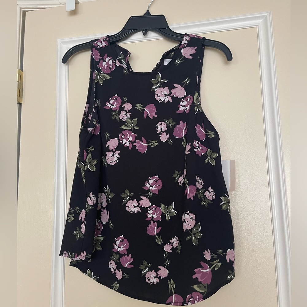 NWT Romeo & Juliet Couture Black Floral Top Size Small Originally $108